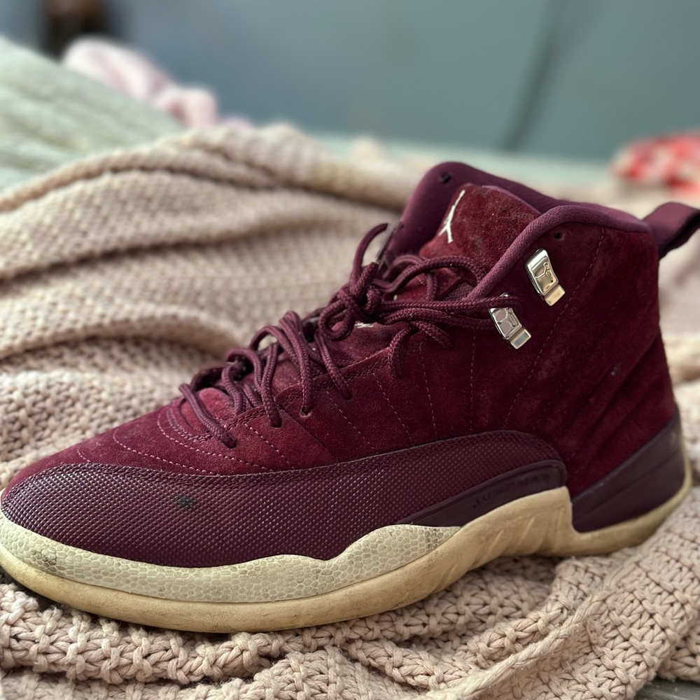 Jordan maroon 12s
